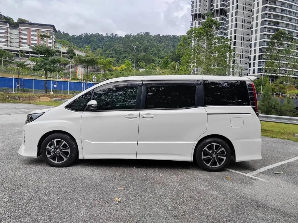 
Toyota Voxy/Noah (Mini Vellfire) full									