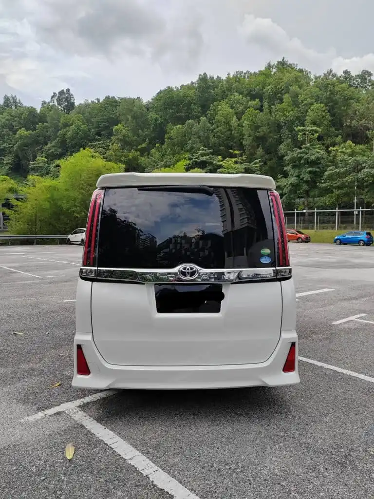 
Toyota Voxy/Noah (Mini Vellfire) full									