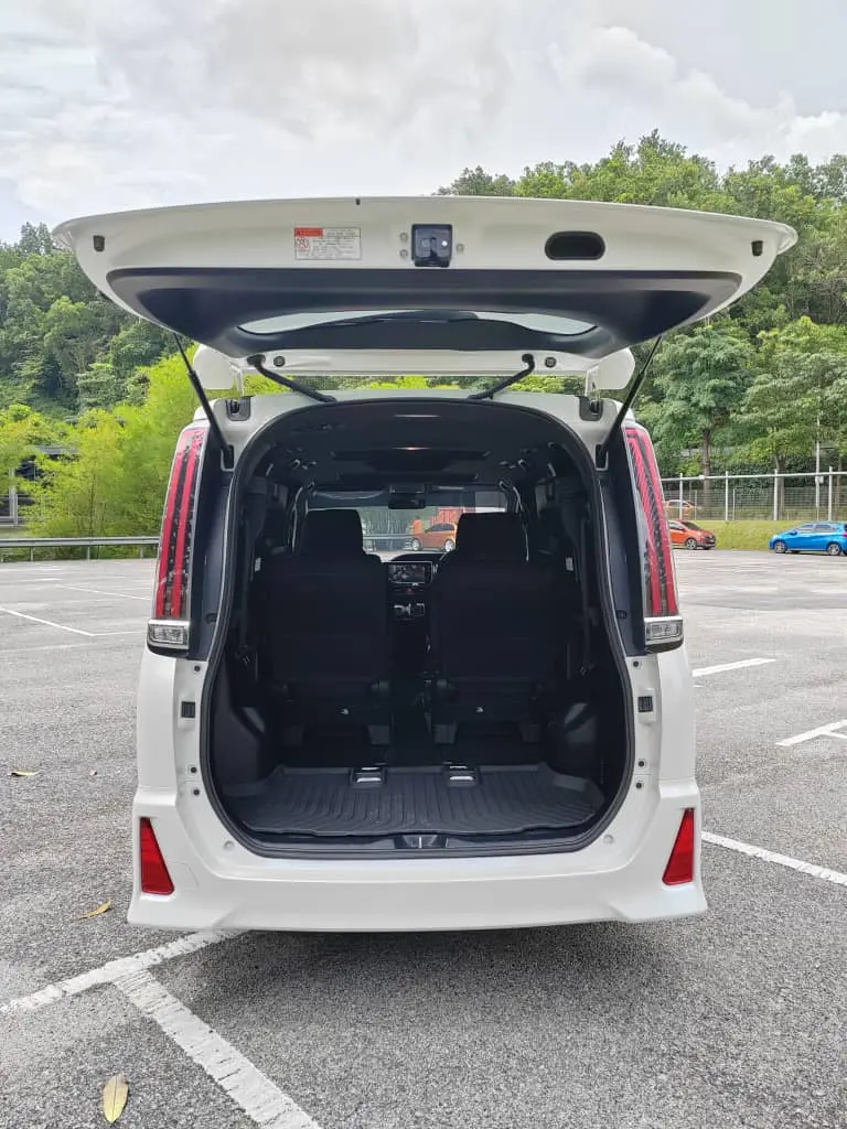 Toyota Voxy/Noah (Mini Vellfire)