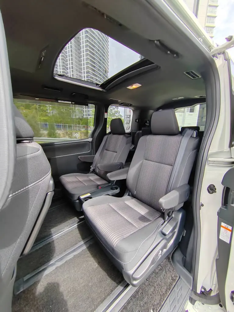 
Toyota Voxy/Noah (Mini Vellfire) full									