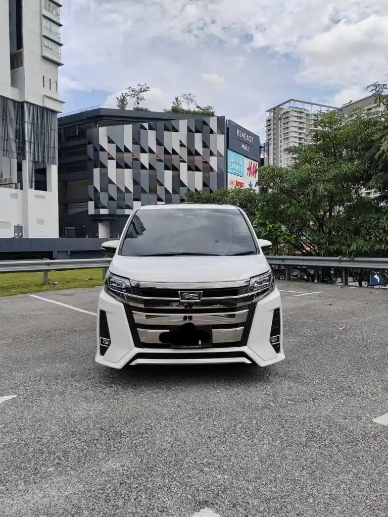 Toyota Voxy/Noah (Mini Vellfire)