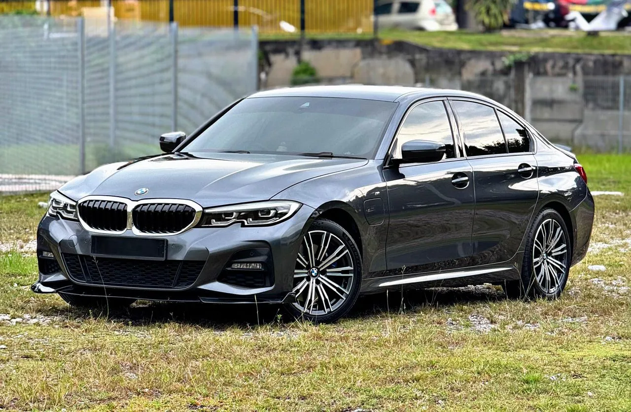BMW 330e