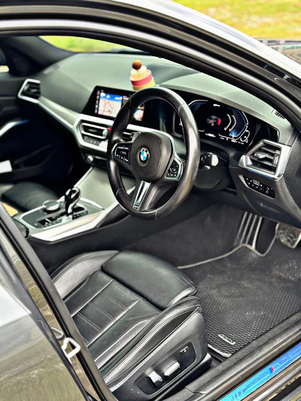 
BMW 330e full									