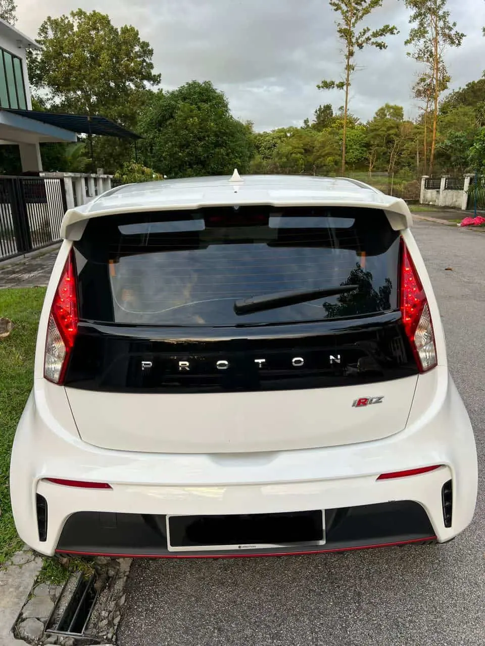 Proton Iriz  Executive