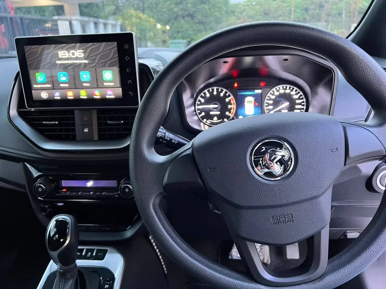 
Proton Iriz  Executive full									