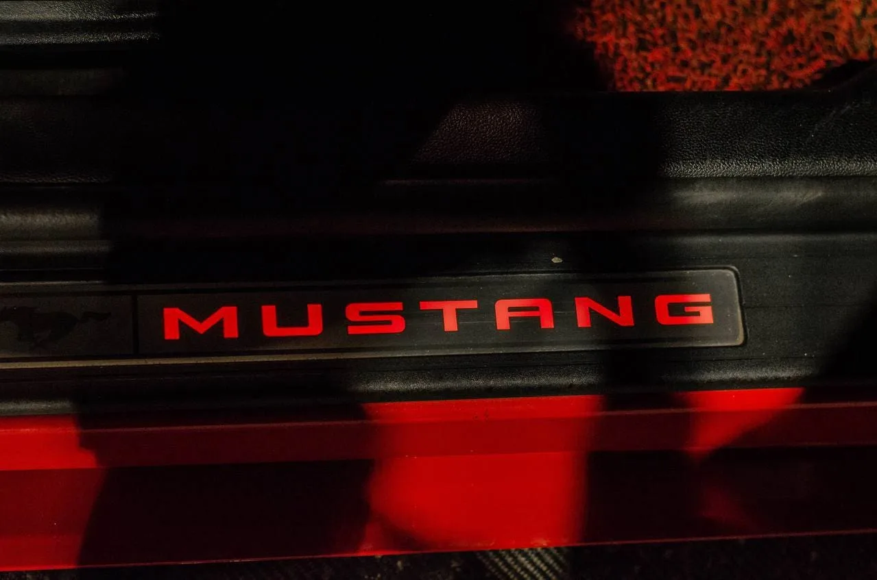 
Ford Mustang 5.0 full									