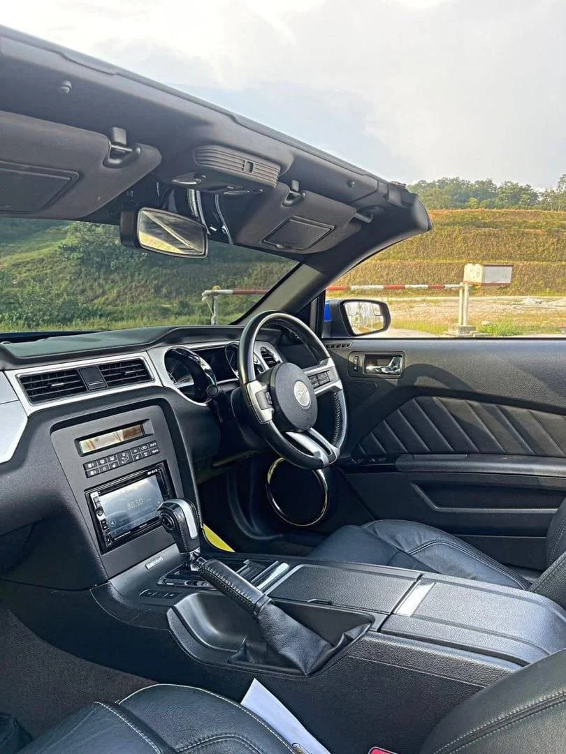 
Ford Mustang Convertible full									