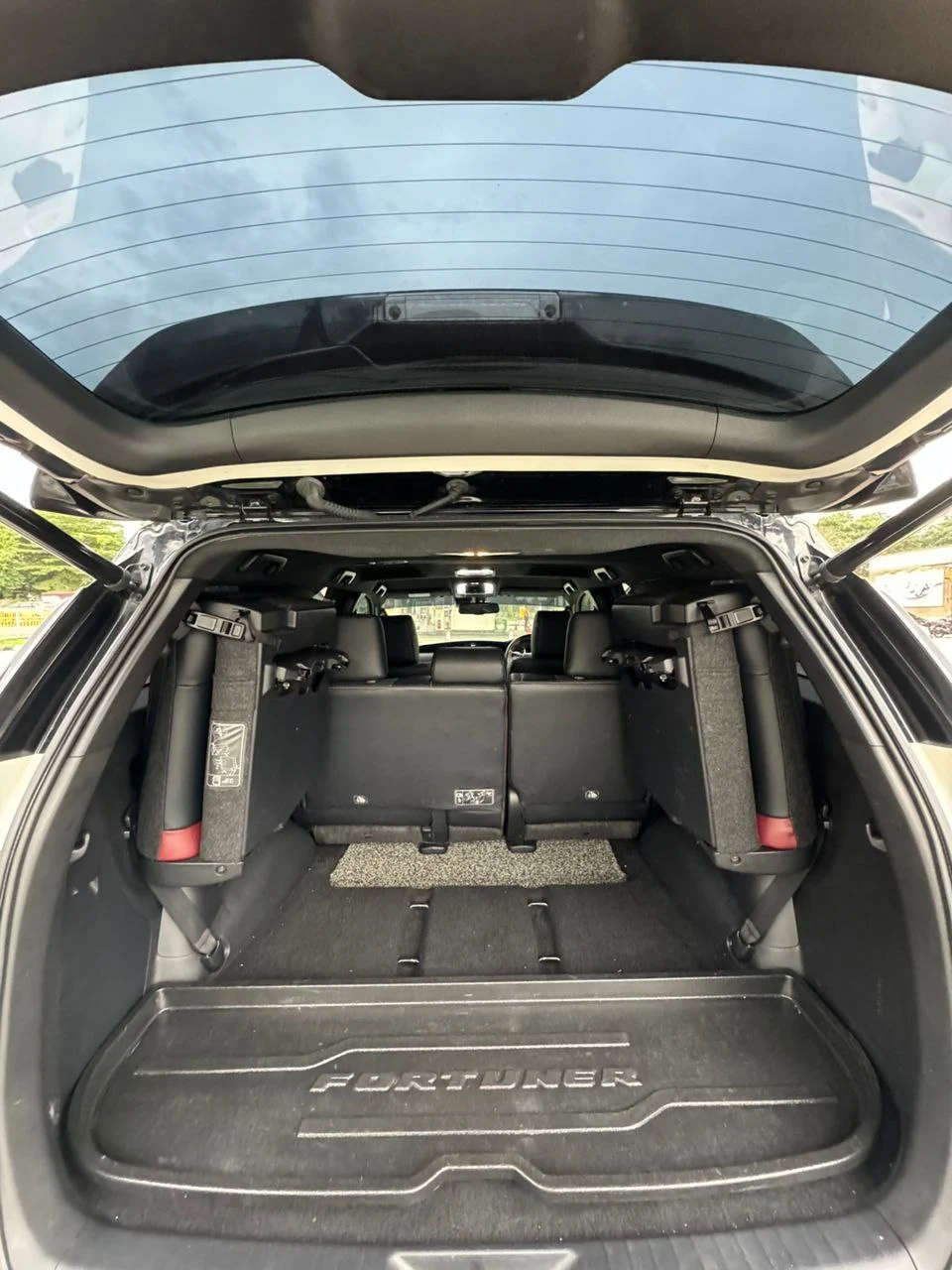 
Toyota Fortuner full									