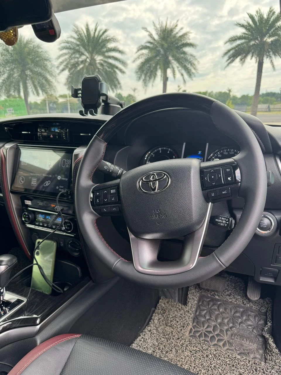 
Toyota Fortuner full									