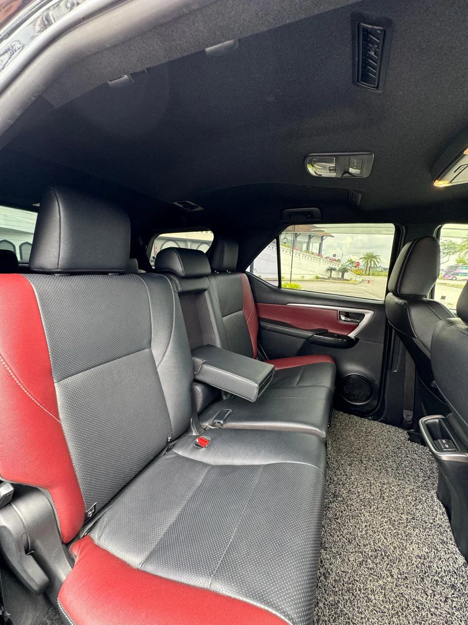 
Toyota Fortuner full									