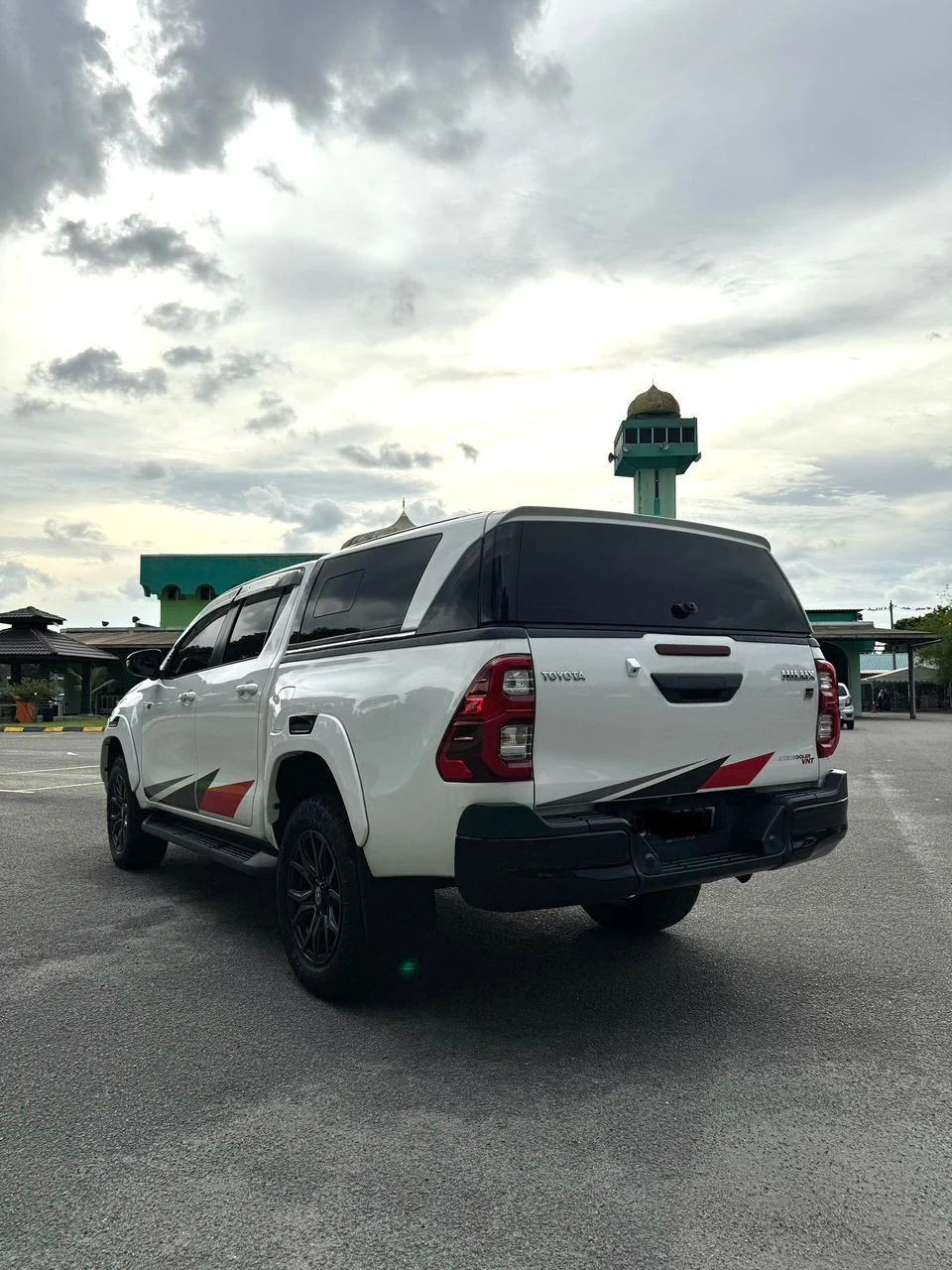 Toyota Hilux With Hard Top Cover