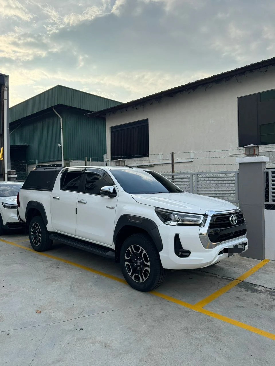 Toyota Hilux With Hard Top Cover