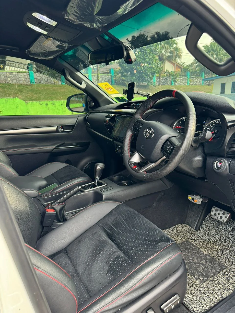 
Toyota Hilux With Hard Top Cover full									