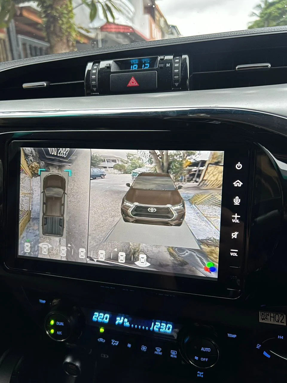 
Toyota Hilux With Hard Top Cover full									