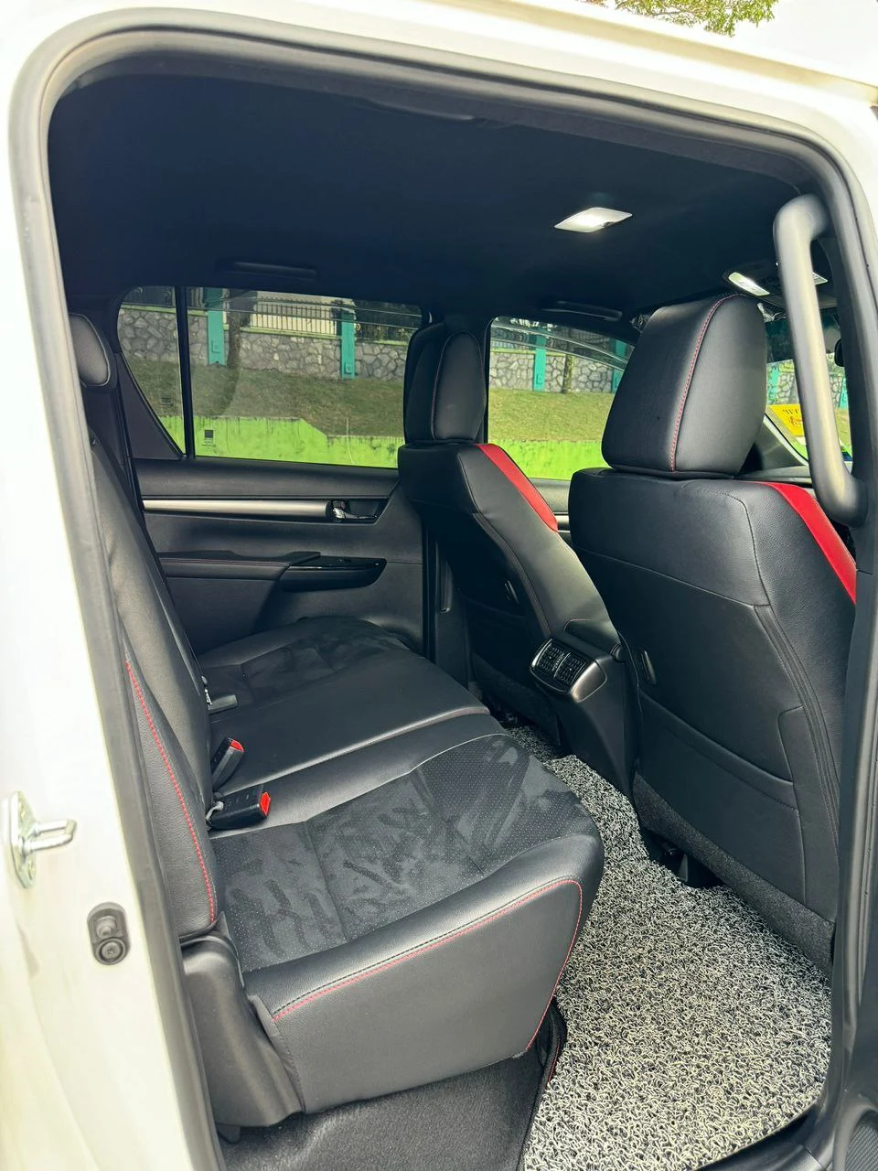 
Toyota Hilux With Hard Top Cover full									