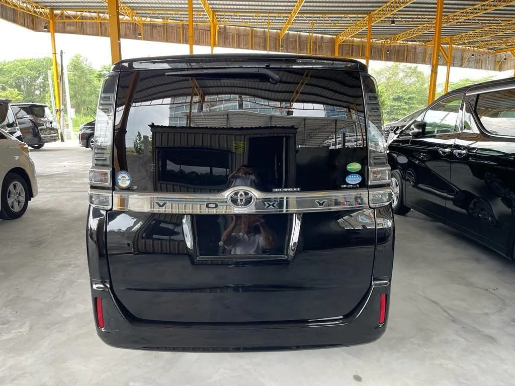 Toyota Voxy/Noah (Mini Vellfire)