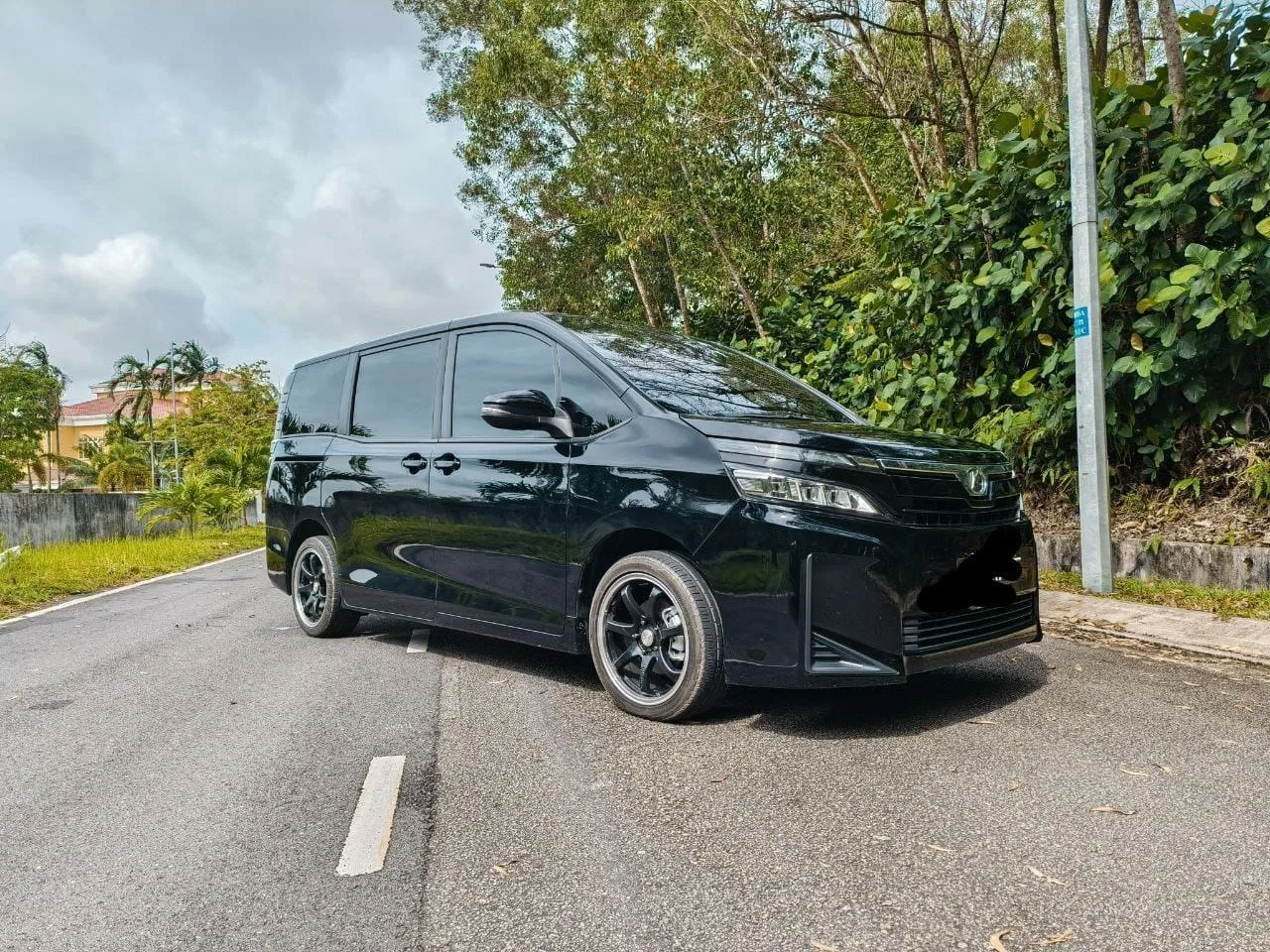 Toyota Voxy/Noah (Mini Vellfire)