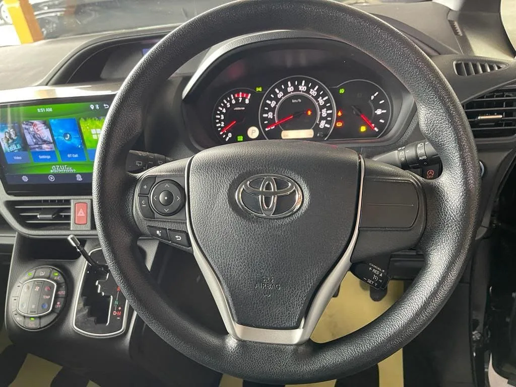 
Toyota Voxy/Noah (Mini Vellfire) full									