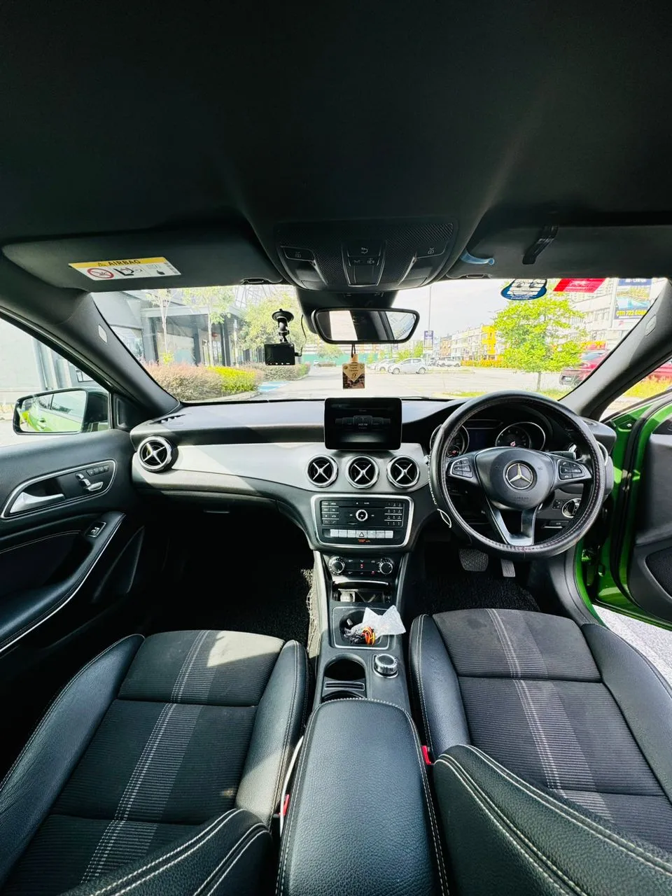 Mercedes Benz GLA 200