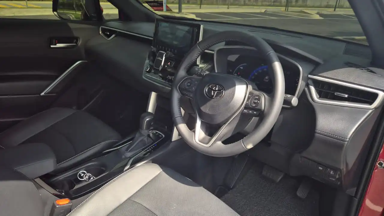 
Toyota Corolla Cross (Hybrid) full									