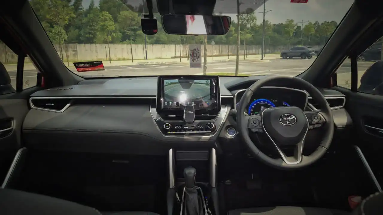 
Toyota Corolla Cross (Hybrid) full									