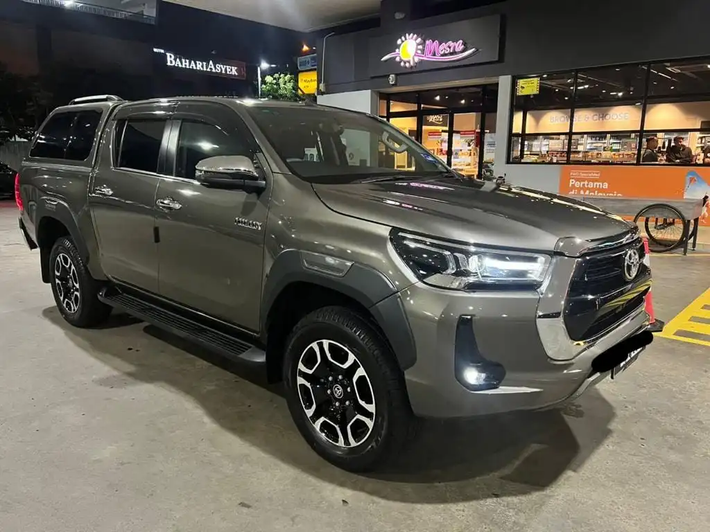 Toyota Hilux With Hard Top Cover