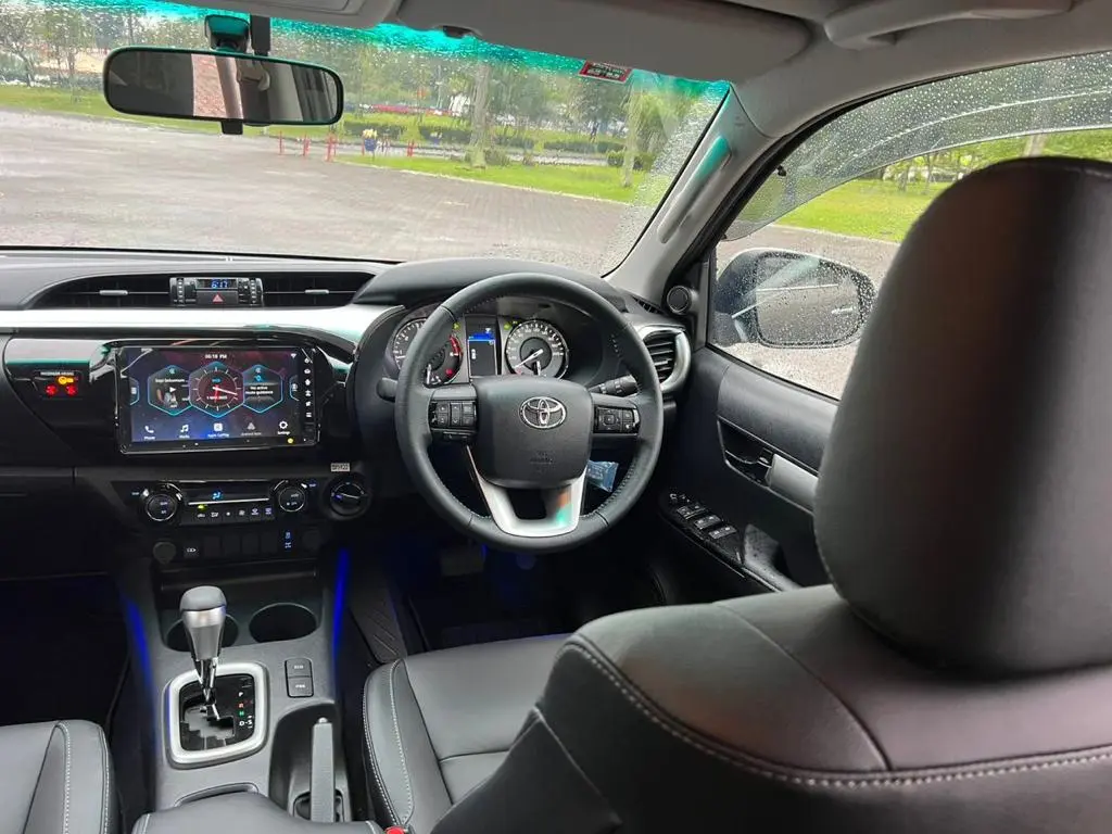 
Toyota Hilux With Hard Top Cover full									