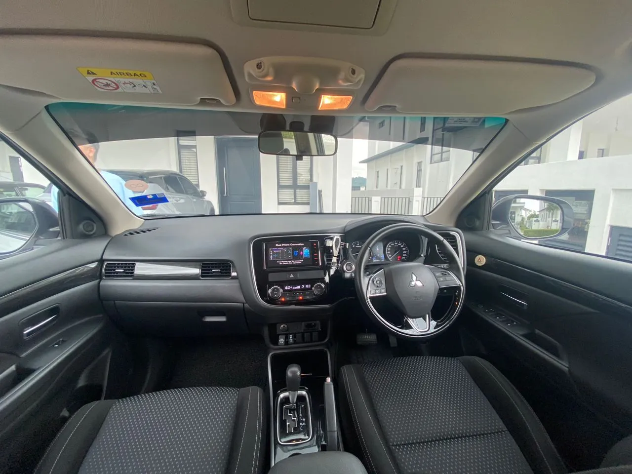 
Mitsubishi Outlander full									